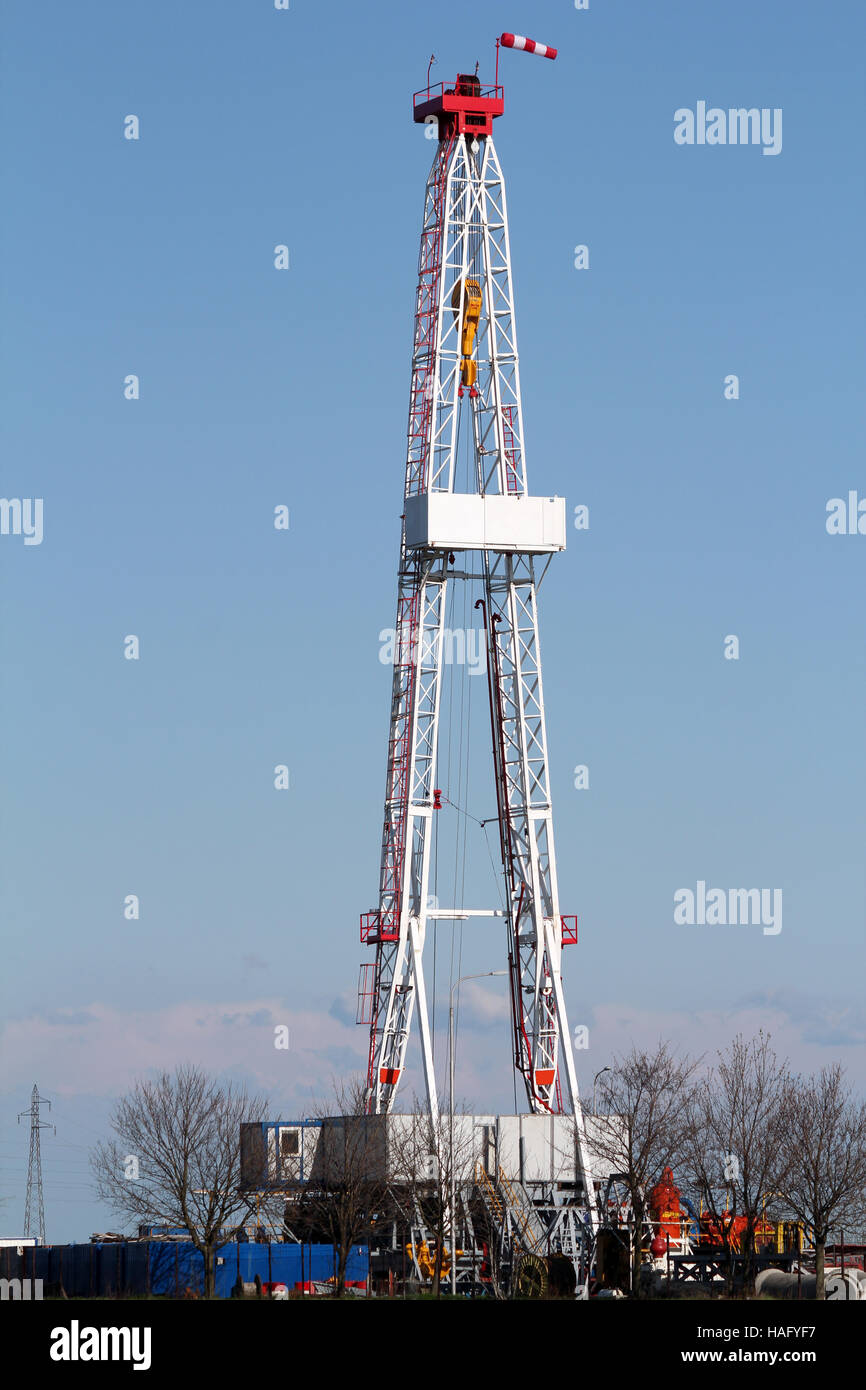 oil drilling rig on oilfield Stock Photo Alamy