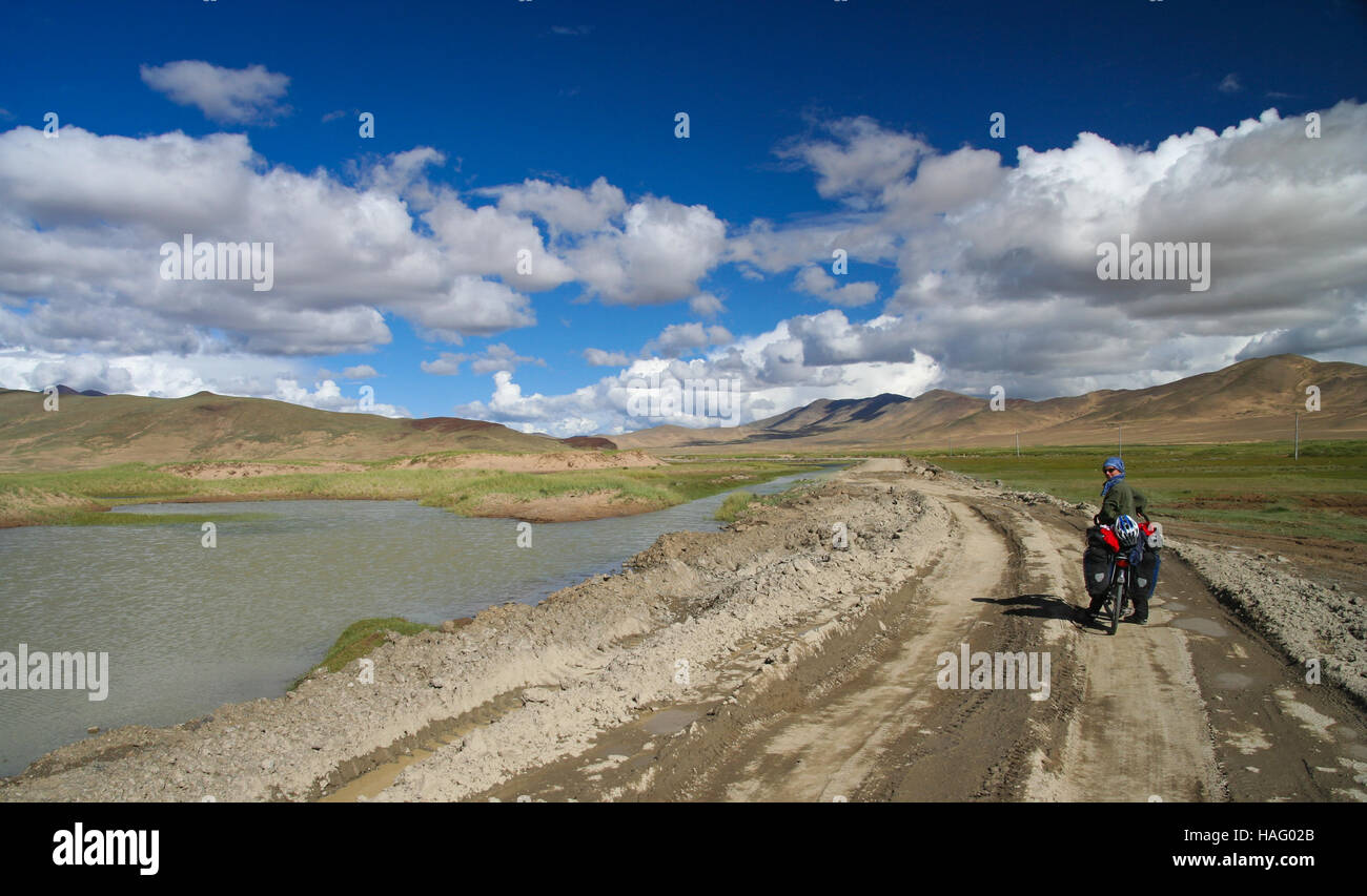 Cyclist on single track road hi-res stock photography and images - Alamy
