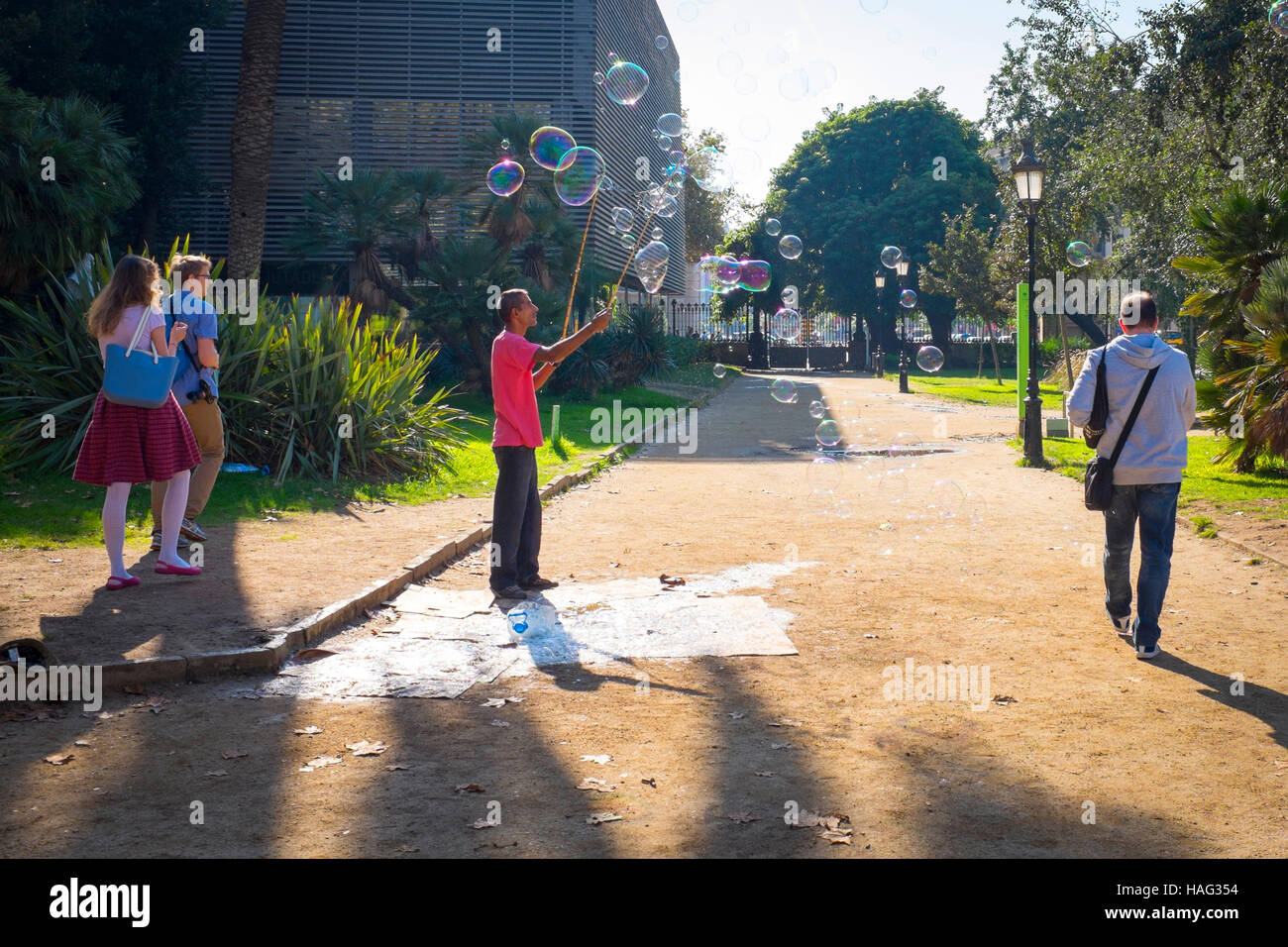 Blowing bubbles in Barcelona, Le Parc de la Ciutadella Stock Photo