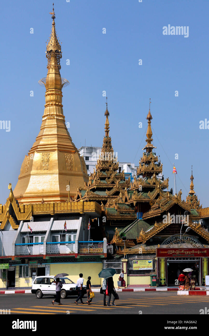 The Sule Pagoda is a Burmese stupa located in the heart of downtown Yangon (Rangoon), in Myanmar (Burma). It is in the centre o Stock Photo