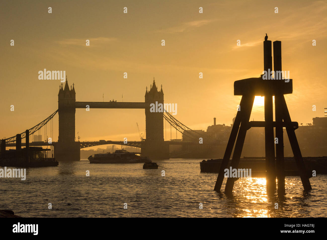 London, UK 30th November 2016. The sun rises behind Tower Bridge on a crisp morning as the cold snap continues. Tower Bridge is currently closed to traffic as it undergoes refurbishment. Credit:  Patricia Phillips/ Alamy Live news Stock Photo