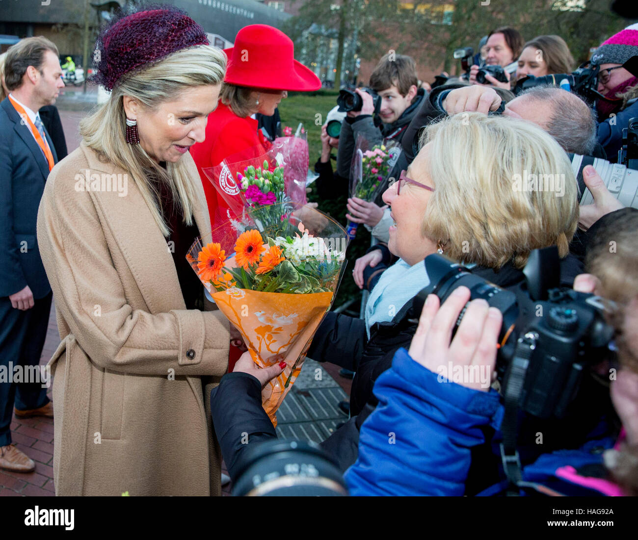 Amstelveen, The Netherlands. 29th Nov, 2016. Queen Maxima and Queen Mathilde visit the exhibition Pierre Alechinsky Post Cobra at the Cobra Museum in Amstelveen, The Netherlands, 29 November 2016. The King and Queen of Belgium bring a 3 day state visit to the Netherlands. Photo: Patrick van Katwijk - NO WIRE SERVICE - Photo: Patrick van Katwijk/Dutch Photo Press/dpa/Alamy Live News Stock Photo