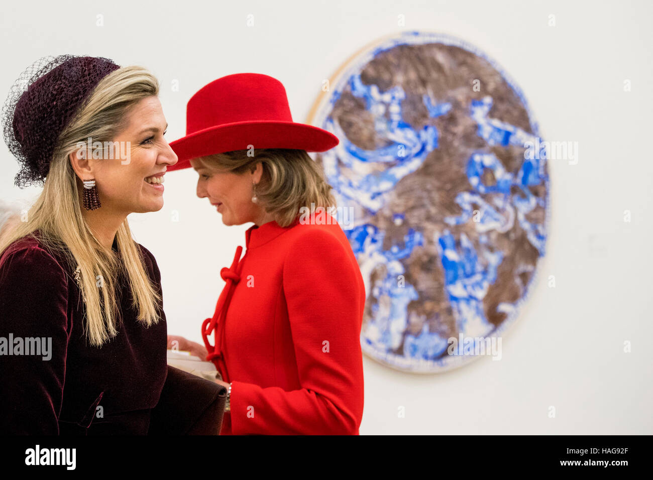 Amstelveen, The Netherlands. 29th Nov, 2016. Queen Maxima and Queen Mathilde visit the exhibition Pierre Alechinsky Post Cobra at the Cobra Museum in Amstelveen, The Netherlands, 29 November 2016. The King and Queen of Belgium bring a 3 day state visit to the Netherlands. Photo: Patrick van Katwijk - NO WIRE SERVICE - Photo: Patrick van Katwijk/Dutch Photo Press/dpa/Alamy Live News Stock Photo