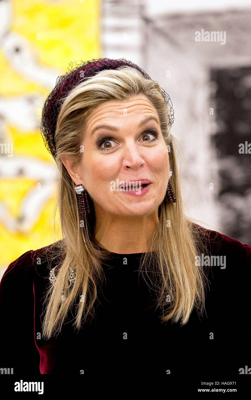 Amstelveen, Netherlands. 29th Nov, 2016. Amstelveen, 29-11-2016 Queen Máxima visit to the exhebition of Pierre Alechinsky ·Post Cobra·, at the Cobra museum in Aalsmeer 2nd day of the State-visit from HM King Filip and HM Queen Mathilde of Belgium to the Netherlands RPE/Albert Nieboer/NETHERLANDSOUT/Point de Vue Out - NO WIRE SERVICE - Photo: Rpe/Albert Nieboer/RoyalPress/dpa/Alamy Live News Stock Photo
