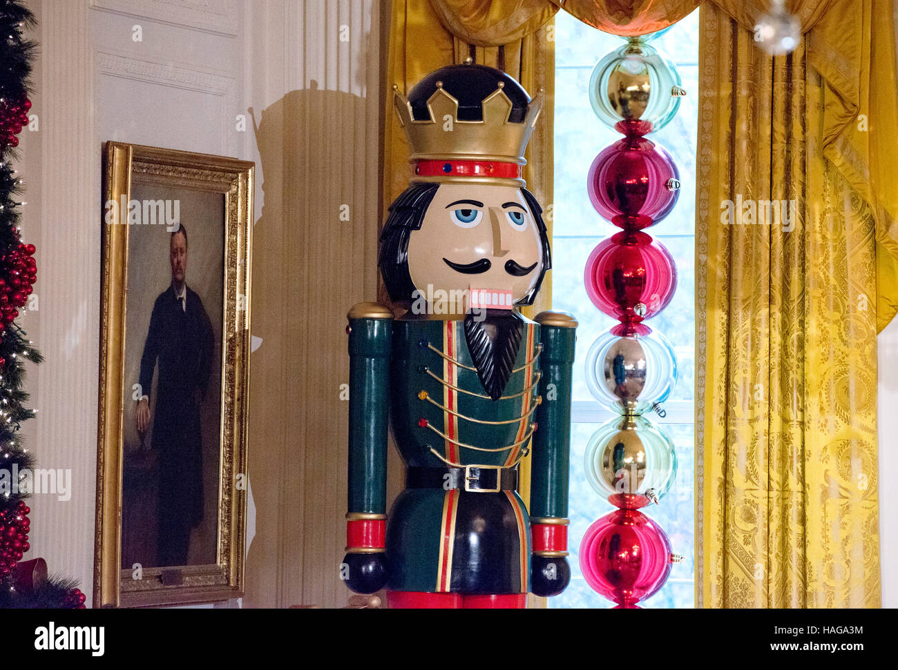 The 2016 White House Christmas decorations are previewed for the press at the White House in Washington, DC on Tuesday, November 29, 2016. On the mantle, a first-of-its-kind LEGO paper chain measuring approximately 18 feet long will hang alongside LEGO ·gingerfriends·, built from 4,900 LEGO bricks. The first lady's office released the following statement to describe those decorations, 'This year·s holiday theme, 'The Gift of the Holidays, ' reflects on not only the joy of giving and receiving, but also the true gifts of life, such as service, friends and family, education, and good health, as  Stock Photo