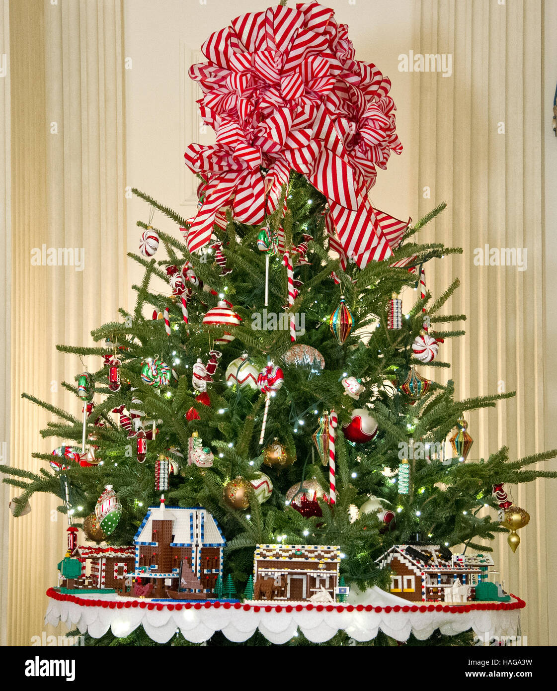 The 2016 White House Christmas decorations are previewed for the press at the White House in Washington, DC on Tuesday, November 29, 2016. On the mantle, a first-of-its-kind LEGO paper chain measuring approximately 18 feet long will hang alongside LEGO ·gingerfriends·, built from 4,900 LEGO bricks. The first lady's office released the following statement to describe those decorations, 'This year·s holiday theme, 'The Gift of the Holidays, ' reflects on not only the joy of giving and receiving, but also the true gifts of life, such as service, friends and family, education, and good health, as  Stock Photo