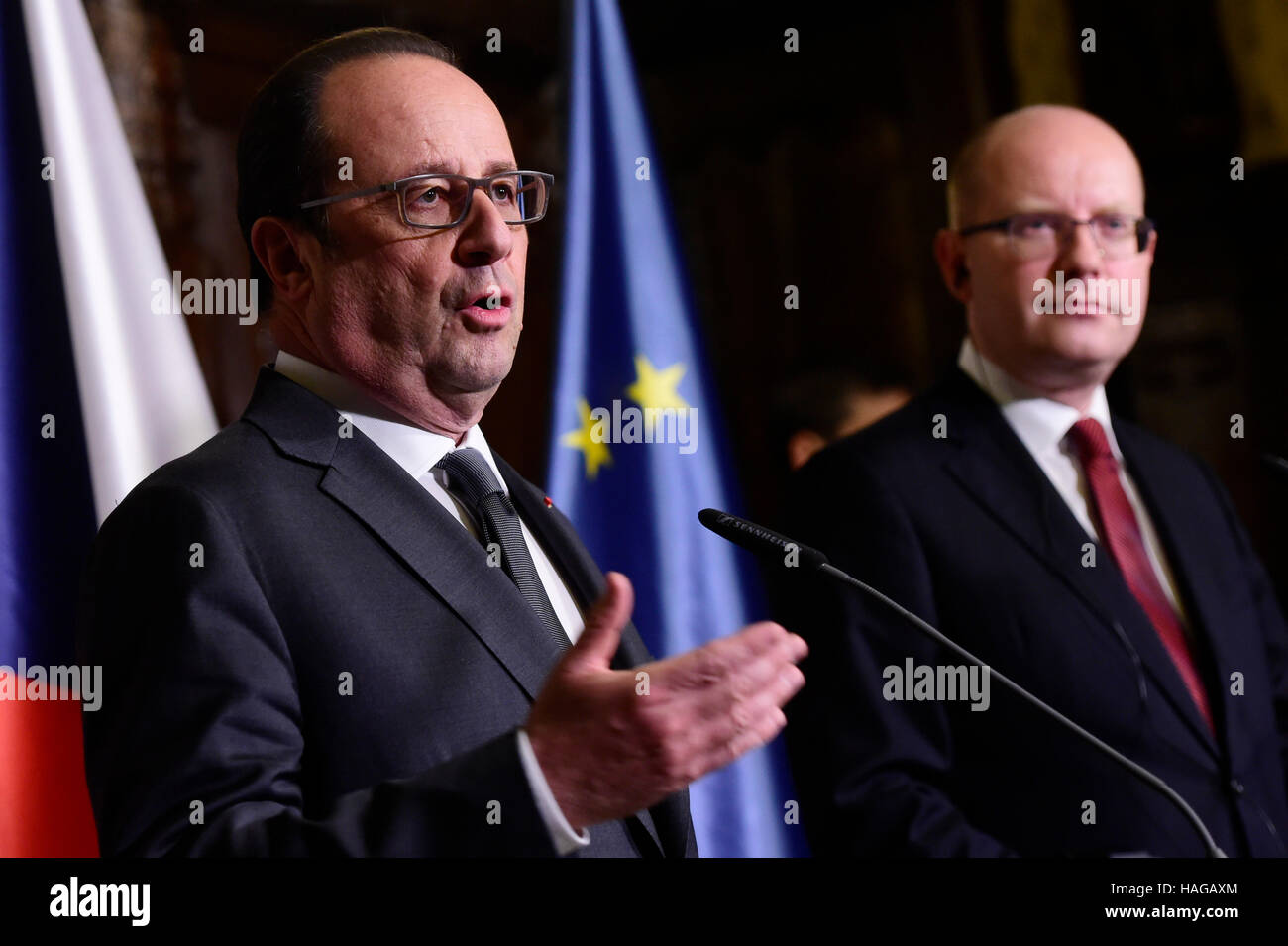 Prague, Czech Republic. 30th Nov, 2016. French President Francois Hollande (left) attends a press conference with Czech PM Bohuslav Sobotka during his visit to Prague, Czech Republic, November 30, 2016. The European Union must not be divided into geographic zones they agreed and added that the member countries must keep together. Credit:  Roman Vondorus/CTK Photo/Alamy Live News Stock Photo
