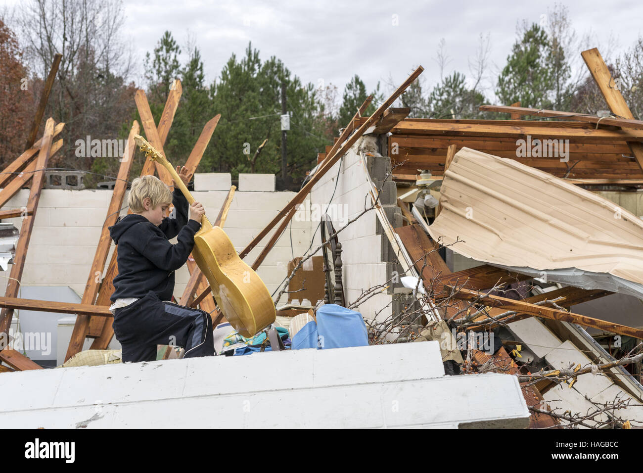 Sulligent, Al, USA. 29th Nov, 2016. Tanner Hayes found his Uncle's