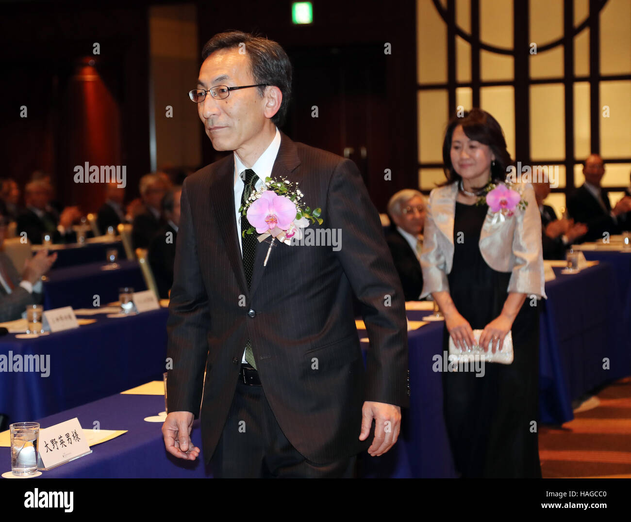 Tokyo, Japan. 30th Nov, 2016. Japan's Tohoku University professor Hideo Ohno arrives at anawrding ceremony as he receives Japanese electronics giant NEC's C&C Prize in Tokyo on Wednesday, November 30, 2016. Ohno have developed the spintronics technology to apply the new types of integrated circuit, power saving spintronic logic integrated circuits enabling to maintain non-volatile operation when processing and storing data while its power is off, enabling electronic devices to start instantly and consume zero electricity while in standby mode. © Yoshio Tsunoda/AFLO/Alamy Live News Stock Photo