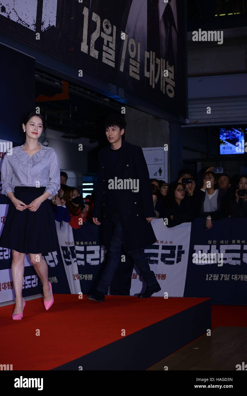 Seoul, Korea. 30th Nov, 2016. Kim So-yeon, Kim Dongwan, Choi Kang Hee and Woo hee Chun attend the vip premiere of Pandora in Seoul, Korea on 30th November, 2016.(China and Korea Rights Out) © TopPhoto/Alamy Live News Stock Photo