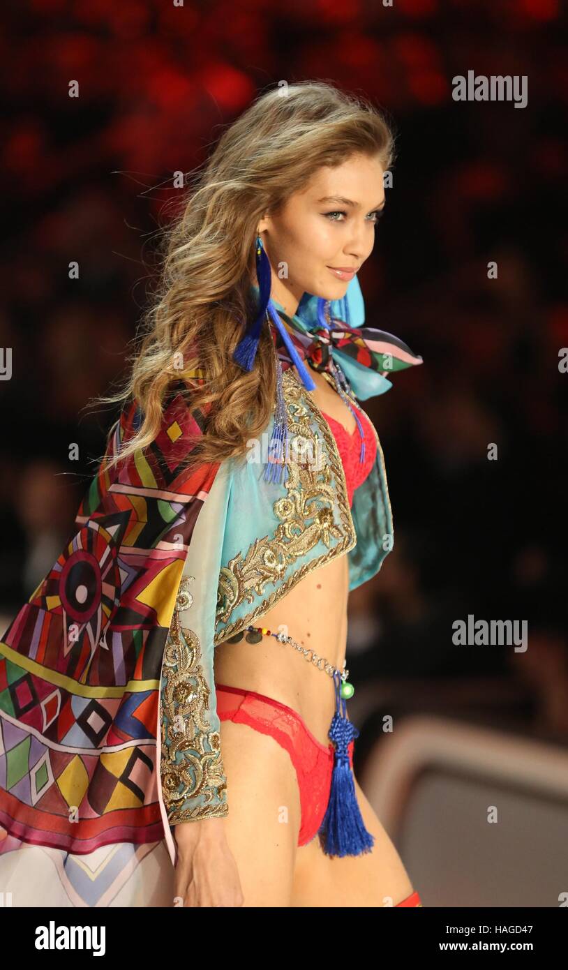 Paris, France. 30th Nov, 2016. Gigi Hadid on the runway for 21st Annual Victoria's Secret Fashion Show 2016 - Runway, Grand Palais, Paris, France Credit:  Everett Collection Inc/Alamy Live News Stock Photo