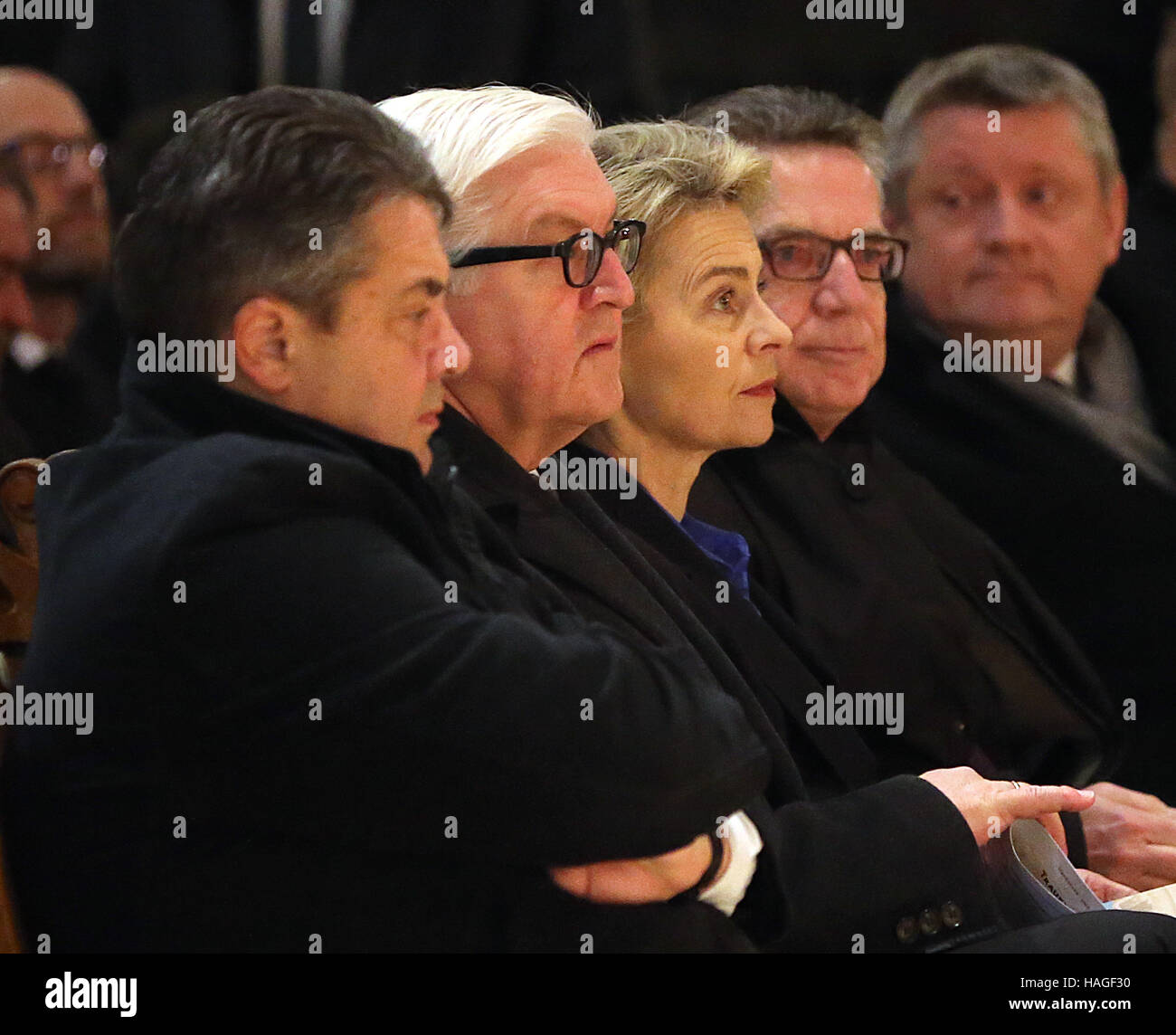 Berlin, Germany. 1st Dec, 2016. German Economy Minister Sigmar Gabriel (l-r), German Foreign Minister Frank-Walter Steinmeier (both SPD), German Defence Minister Ursula von der Leyen, German Interior Minister Thomas de Maiziere, and German Health Minsiter Hermann Groehe (all CDU) attend a memorial service for vice president of the Bundestag, Peter Hintze (CDU), at Berlin Cathedral in Berlin, Germany, 1 December 2016. Hintze died from cancer on 26.11.2016, aged 66. Photo: Wolfgang Kumm/dpa Credit:  dpa picture alliance/Alamy Live News Stock Photo