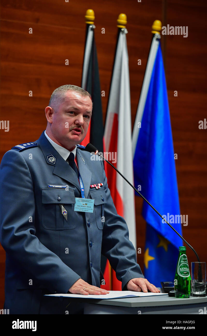 Gorzow, Poland. 1st Dec, 2016. The voivodeship commander of the police in Gorzow, Poland speaking during an international police conference in Gorzow, Poland, 1 December 2016. The theme of the conference is fighting cross-border crime. High-ranking representatives of Polish and German police forces are speaking about current developments, cooperation and new joint projects. Photo: Patrick Pleul/dpa-Zentralbild/dpa/Alamy Live News Stock Photo