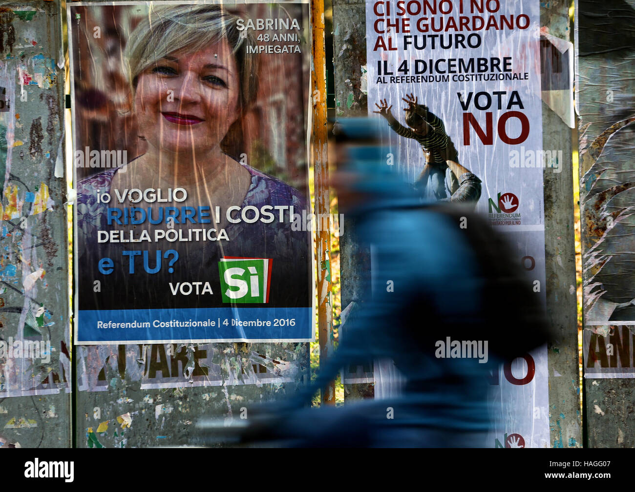 Rome, Italy. 1st Dec, 2016. A man rides past two posters in support of the "Yes" vote (L) and "No" vote respectively in an upcoming constitutional referendum in Rome, Italy, Dec. 1, 2016. The poster on the left reads "I want the politics cost to be reduced, and you? Vote Yes", while the poster on the right reads "There are some No concerning the future". On Dec. 4, voters will be called to have their say on a constitutional reform package, which the parliament had already approved with six consecutive readings in over two and a half years long debate. Credit:  Jin Yu/Xinhua/Alamy Live News Stock Photo