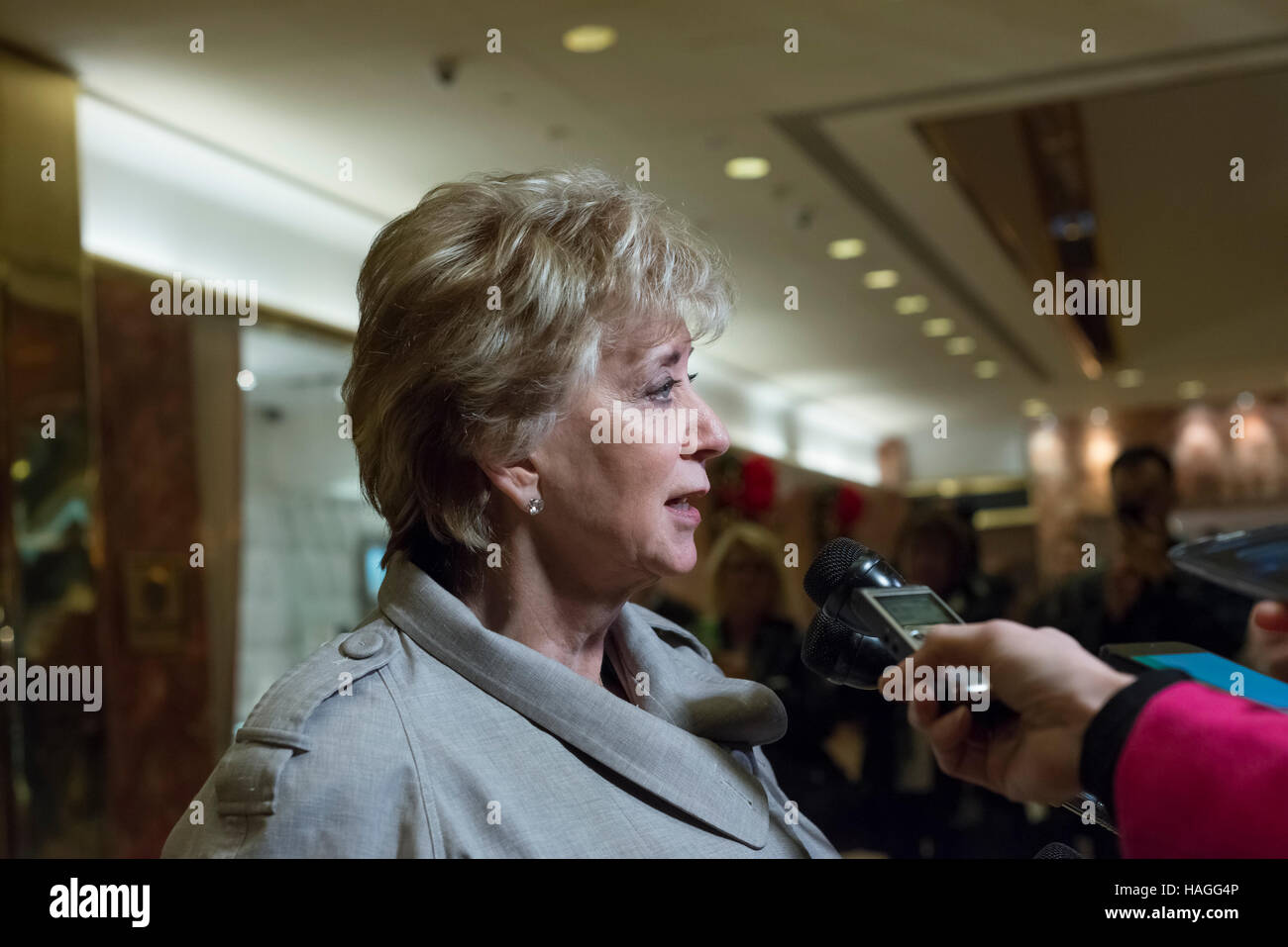 Linda mcmahon hi-res stock photography and images - Alamy