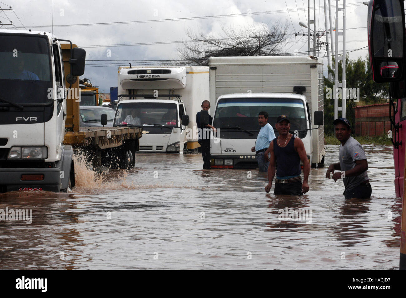 Valencia, Carabobo, Venezuela. 1st Dec, 2016. December 01, 2016 - Valencia, Carabobo, Venezuela - Large floods produced rains in 5 municipalities of Carabobo state, including San Diego, Guacara, Los guayos, Puerto cabello and Valencia. There are innumerable material losses, the amount of vehicles affected so far have been unquantifiable.There are two people missing, In Valencia, Venezuela. Credit:  Juan Carlos Hernandez/ZUMA Wire/Alamy Live News Stock Photo