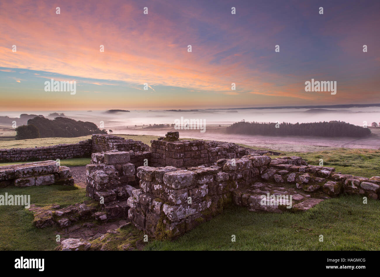 Dawn, low-lying mists at Housesteads Roman Fort, Hadrian's Wall, Northumberland, England Stock Photo