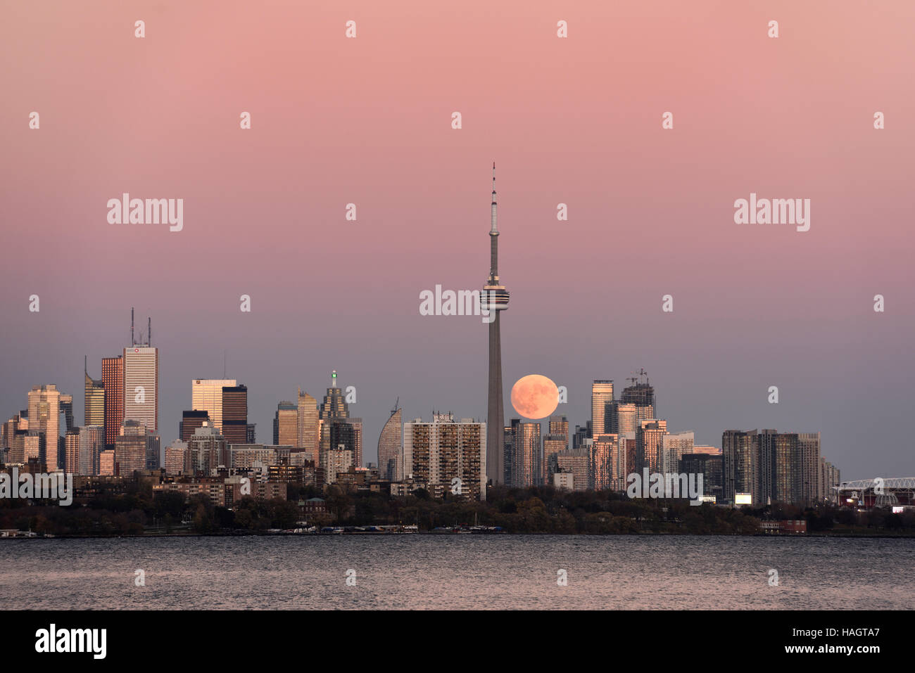 Supermoon of November 13 2016 rising over Toronto city skyline Stock Photo