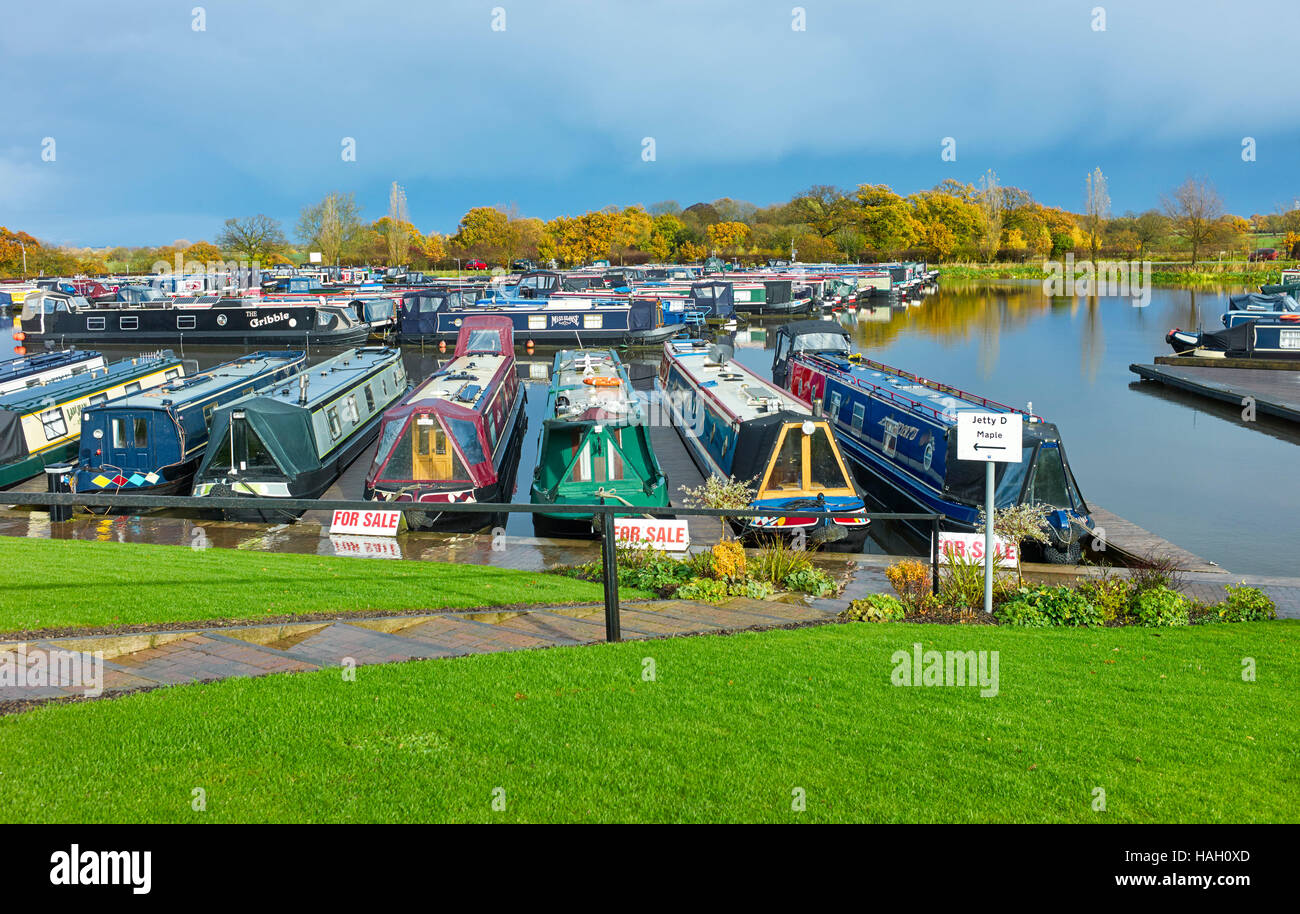 Aqueduct Marina at Church Minshull, Cheshire with boats for sale in the foreground Stock Photo