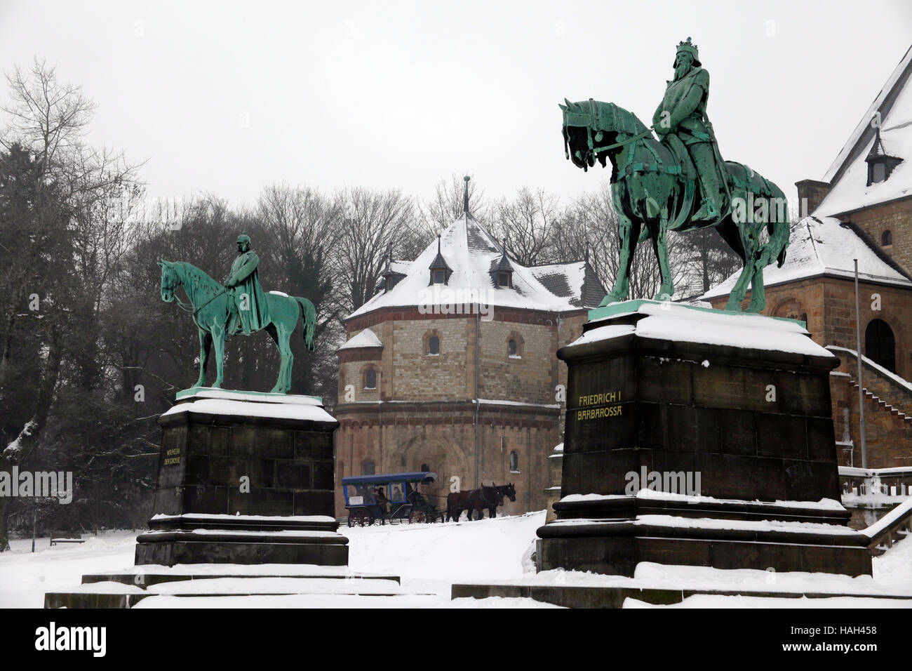 Goslar, Kaiserpfalz imperial palace. Lower Saxony, Germany. Bronze statues of Wilhelm der Grosse and Friedrich I Barbarossa. Stock Photo