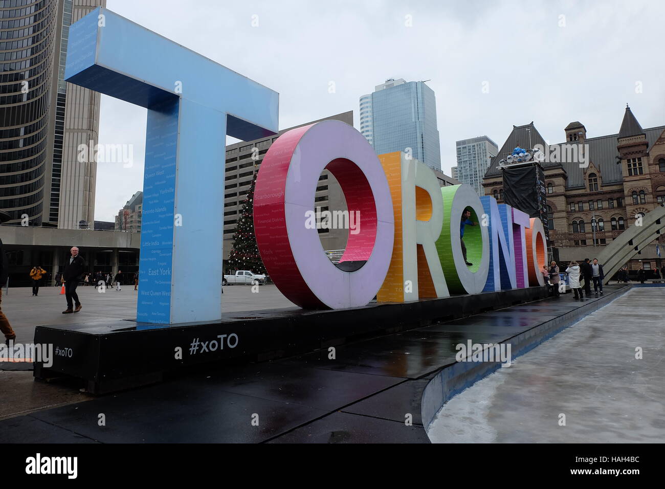 Toronto Sign, Nathan Phillips Square Stock Photo Alamy