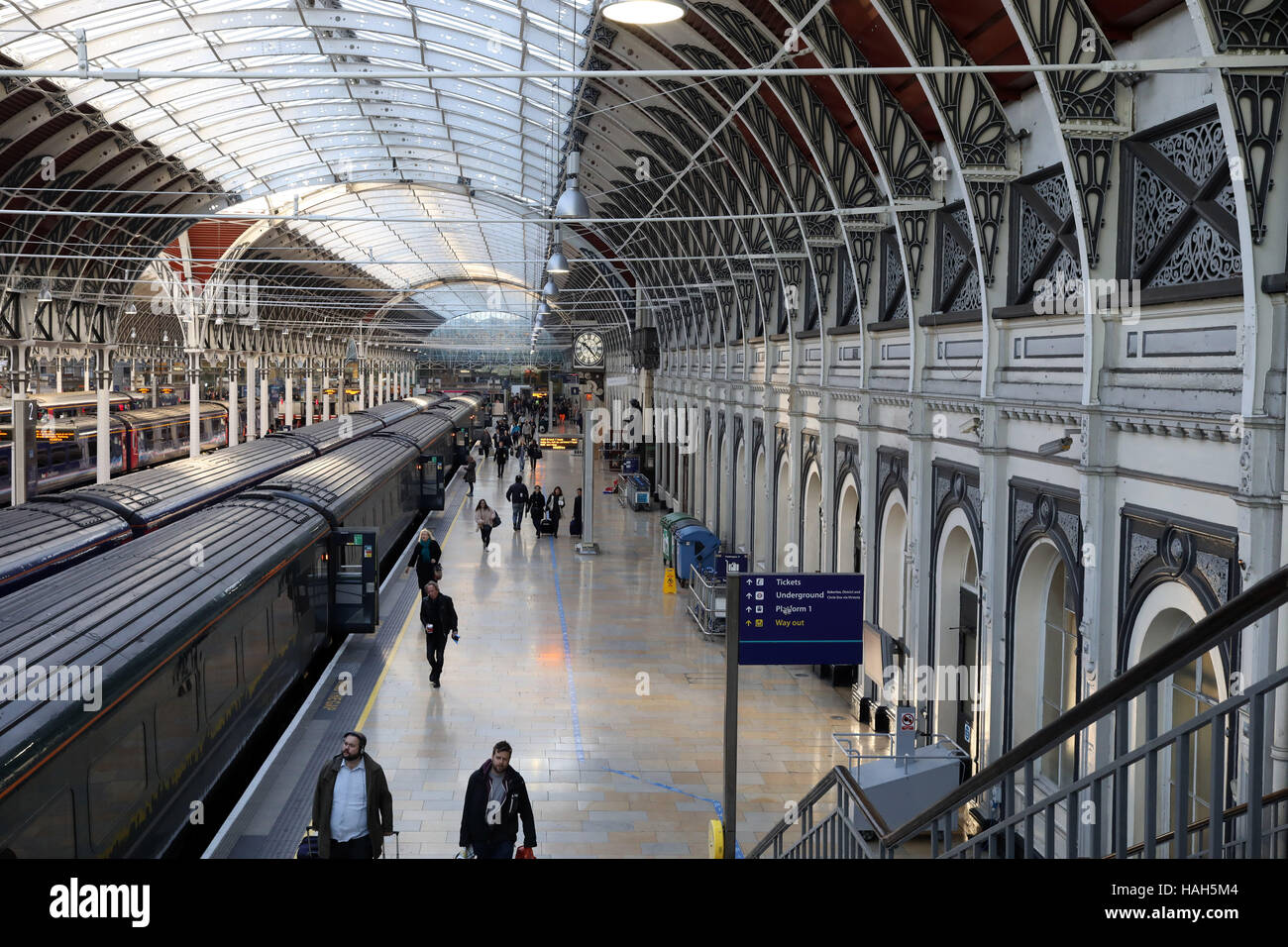 Paddington Station trains platform Stock Photo Alamy