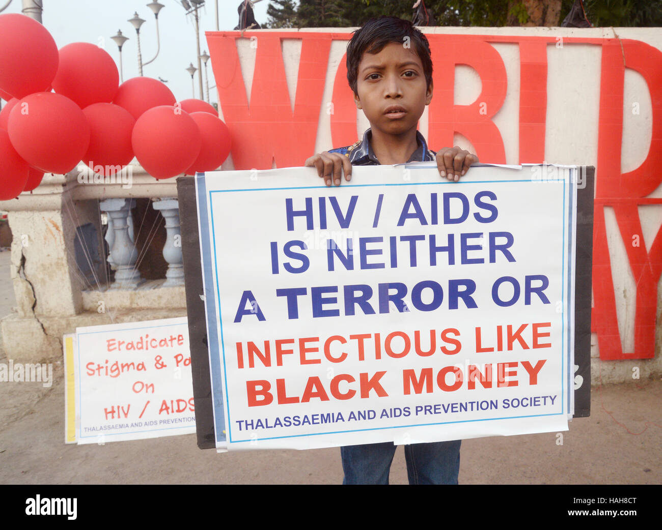 Kolkata, India. 30th Nov, 2016. Children during the awarness campaign ...