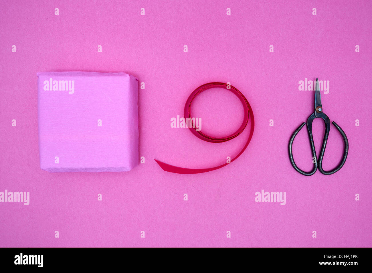 Box pink ribbon hi-res stock photography and images - Alamy