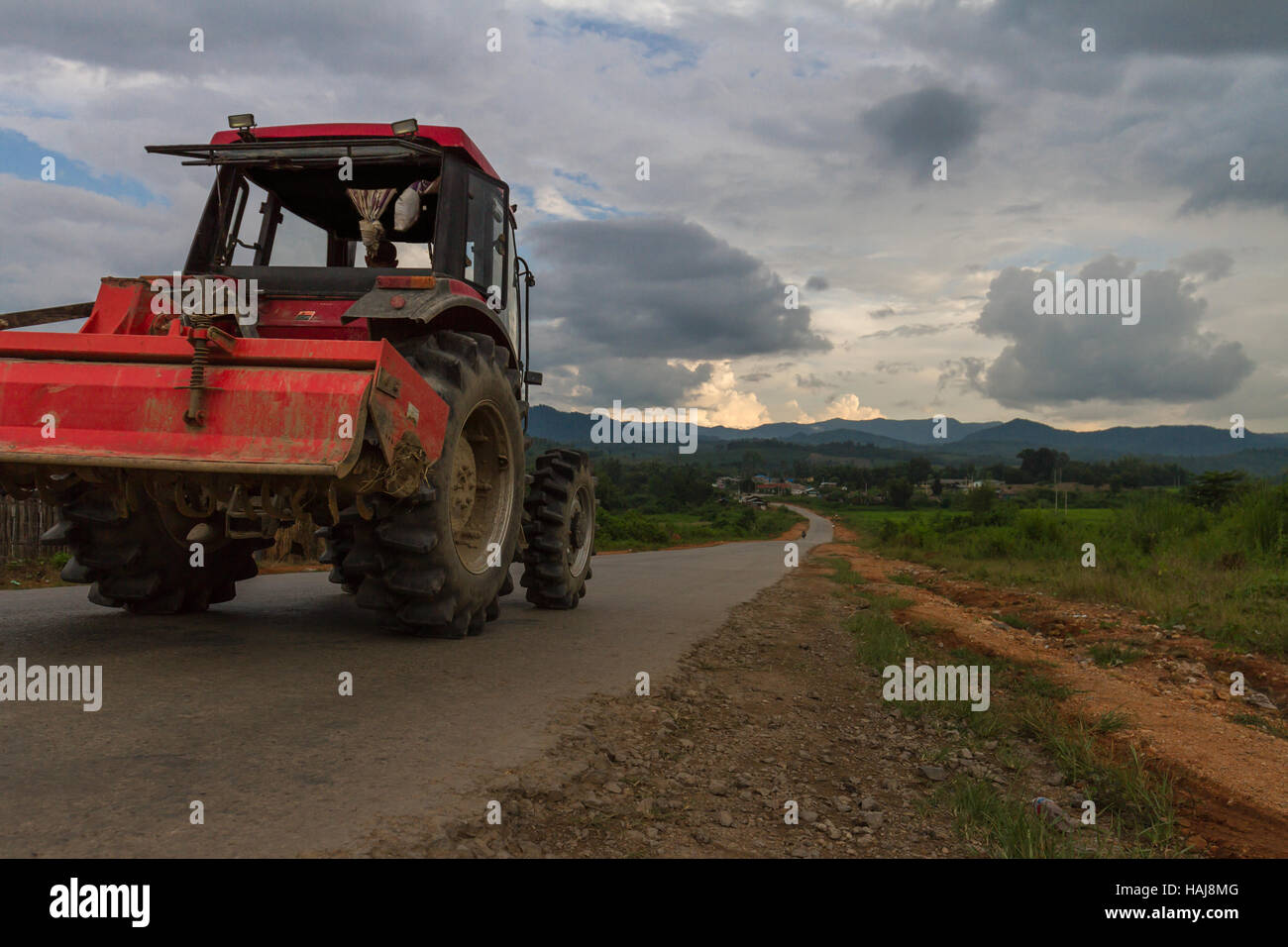 Farm Equipment Road Stock Photos & Farm Equipment Road Stock Images Alamy