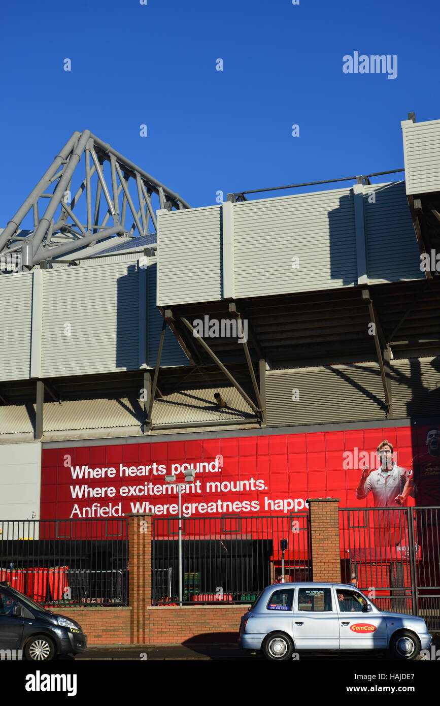A Sala De Mudança No Estádio De Anfield Em Liverpool, Reino Unido Imagem  Editorial - Imagem de britânico, cidade: 122762180
