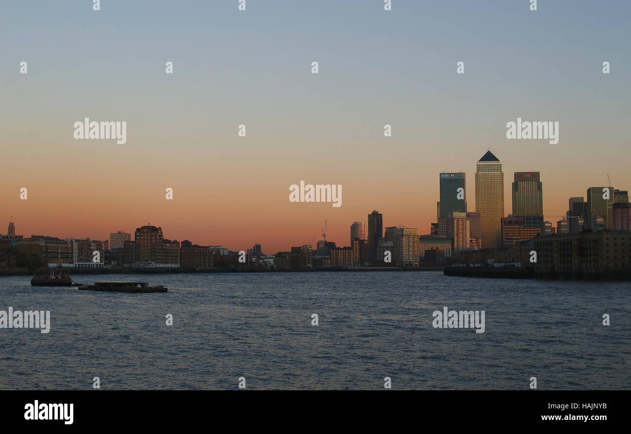 Beautiful canary wharf district hi-res stock photography and images - Alamy
