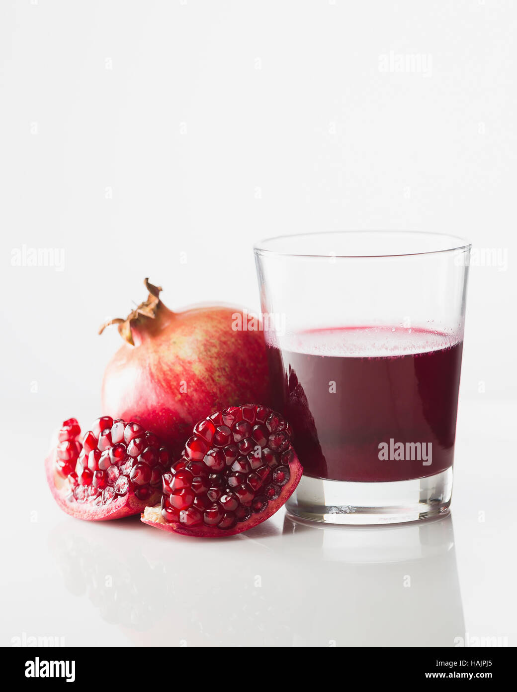 https://c8.alamy.com/comp/HAJPJ5/pomegranate-and-glass-of-pomegranate-juice-HAJPJ5.jpg