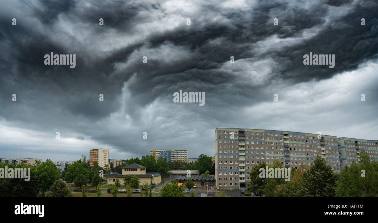 Heavy stormy clouds hi-res stock photography and images - Alamy