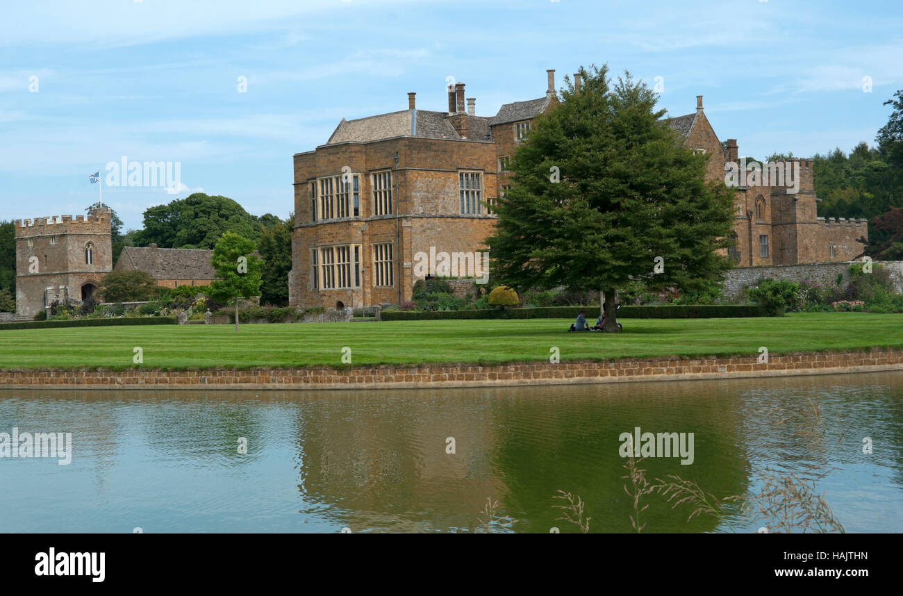 Broughton Castle & Gate House Oxfordshre Stock Photo Alamy