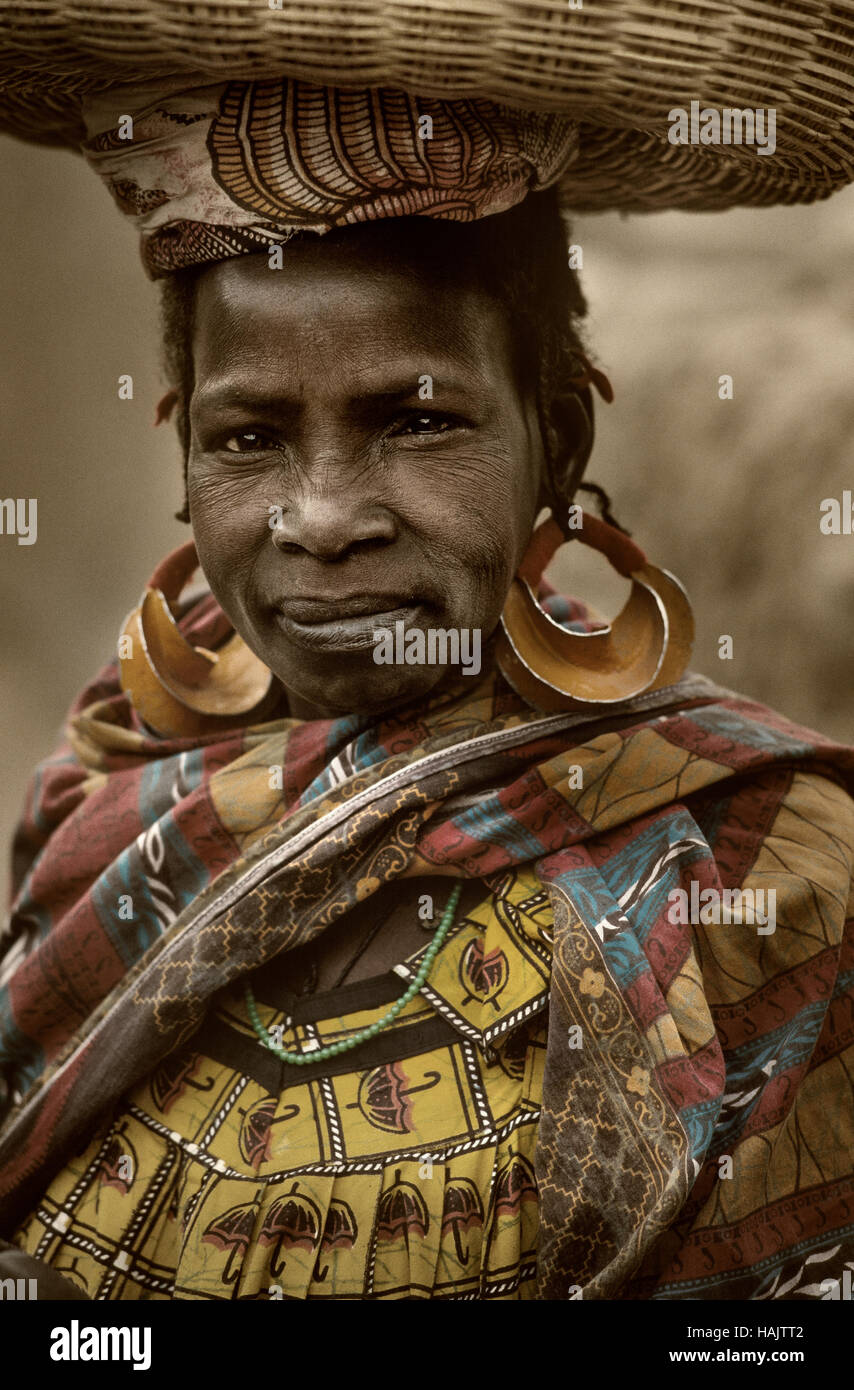 Tribal woman hi-res stock photography and images - Alamy