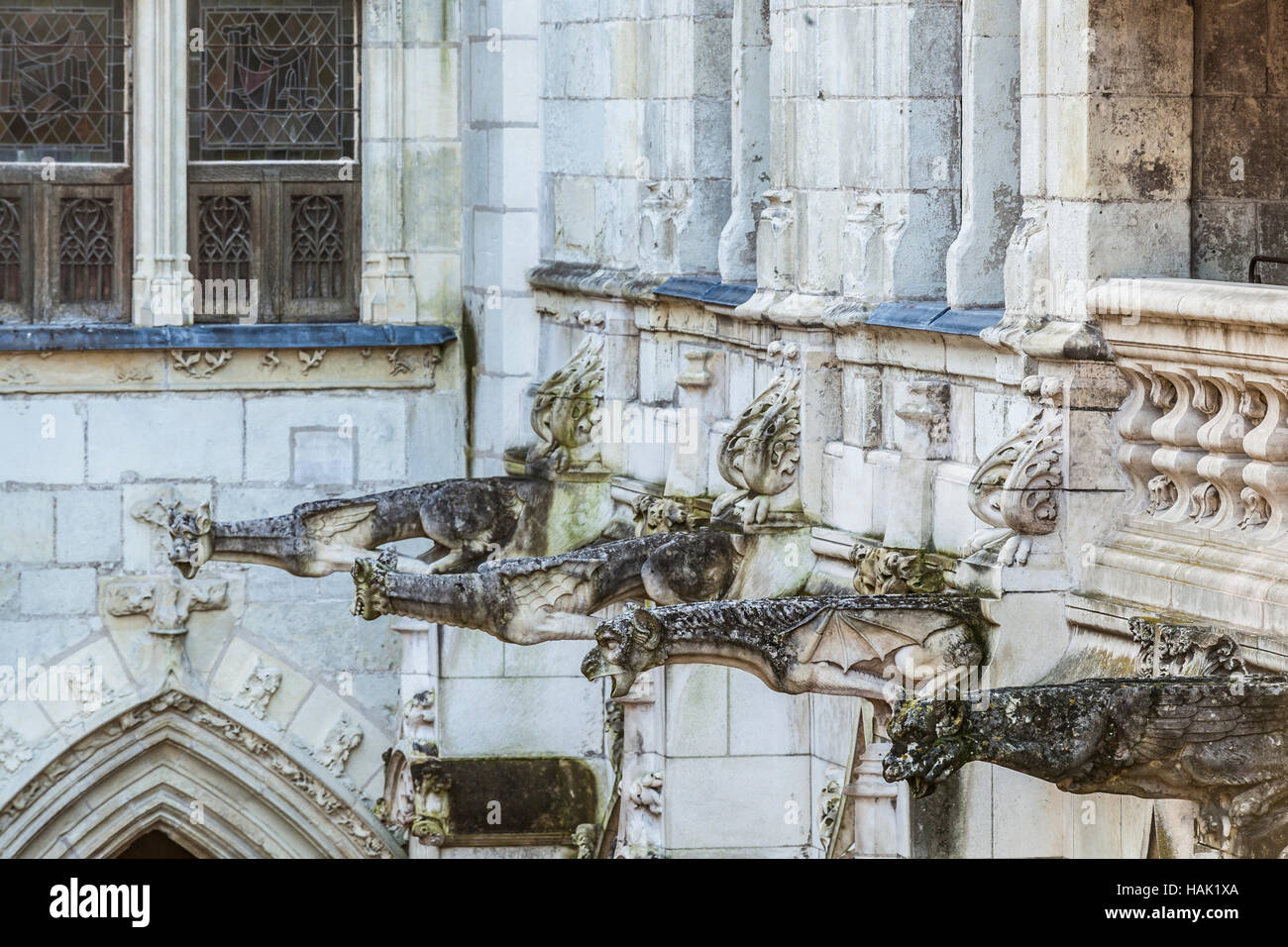 Gargoyles middle ages hi-res stock photography and images - Alamy