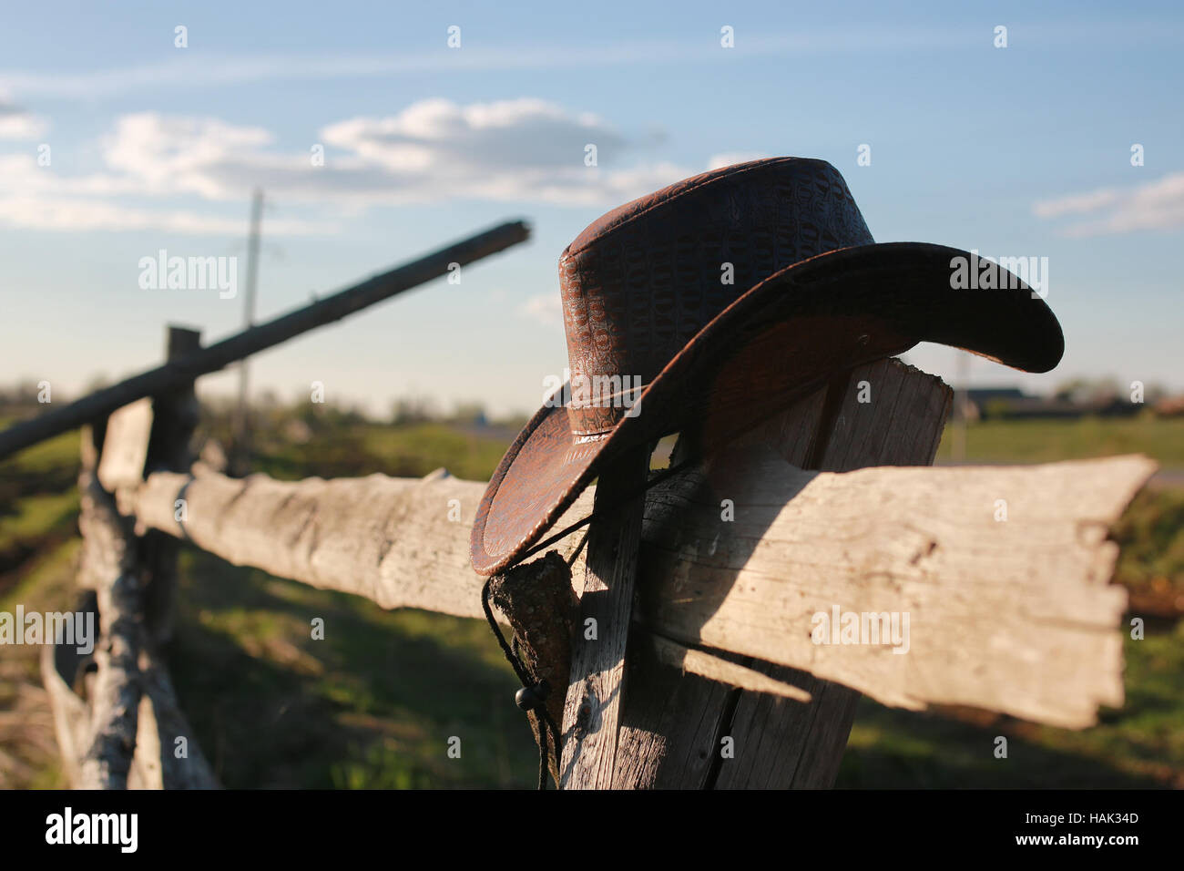 cowboy hat fence Stock Photo - Alamy