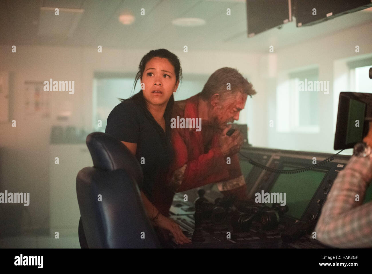 DEEPWATER HORIZON (2016) GINA RODRIGUEZ KURT RUSSELL PETER BERG (DIR