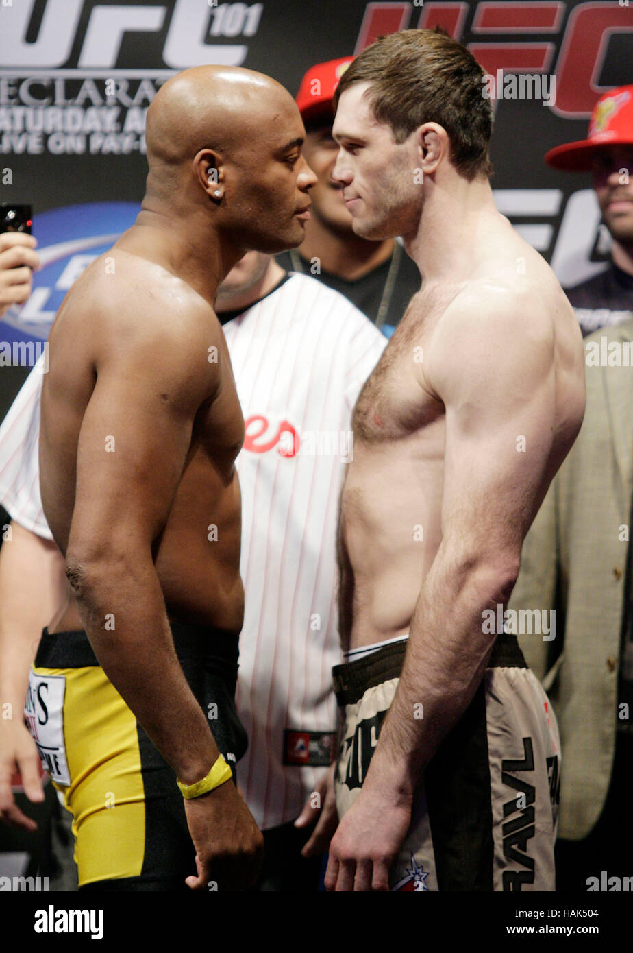 anderson-silva-left-and-forrest-griffin-face-off-during-the-ufc-101-HAK504.jpg