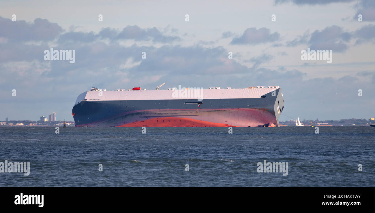 Hoegh Osaka cargo ship beached on shale bank off Southampton Water to ...