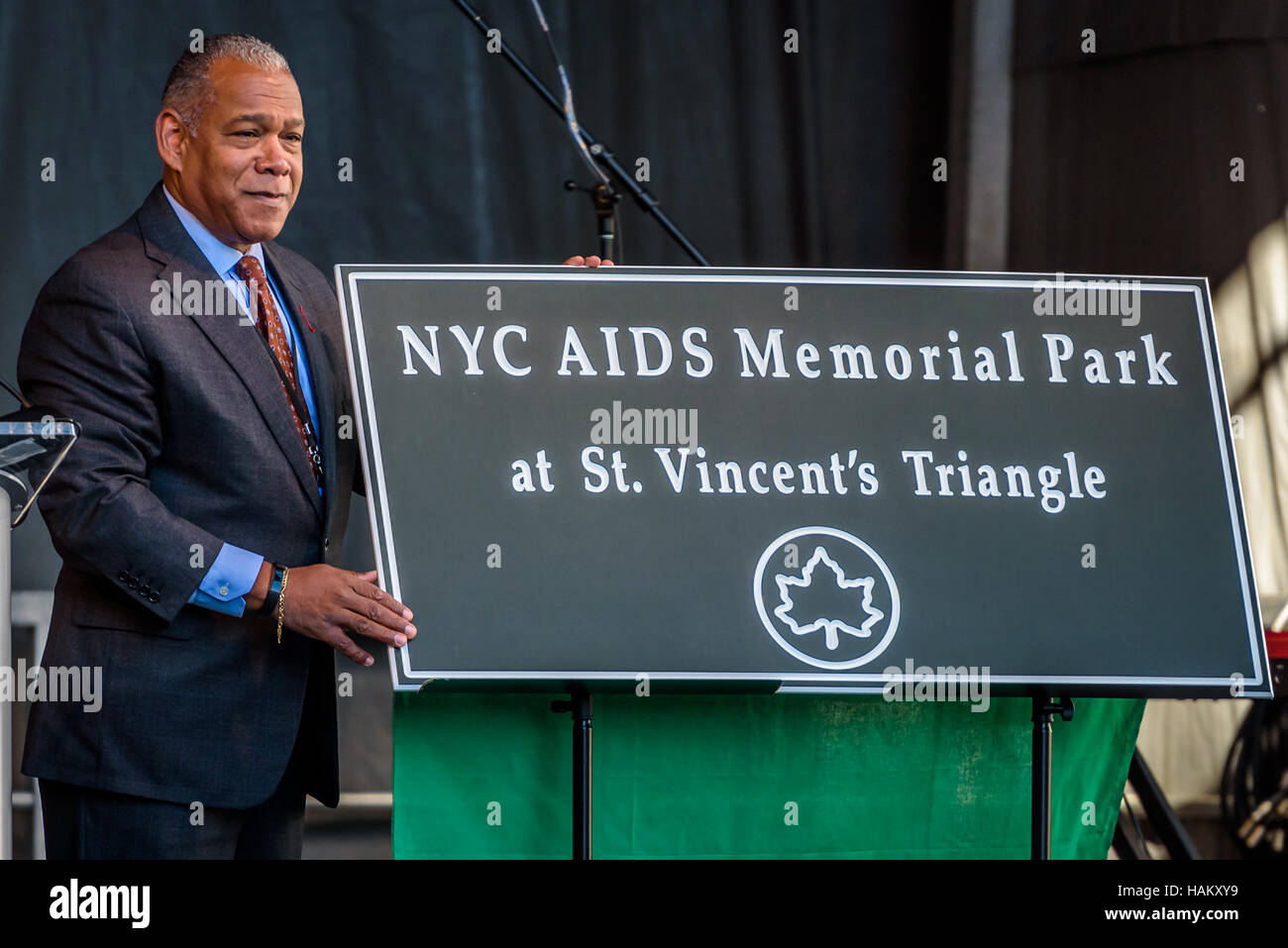 New York, United States. 01st Dec, 2016. Mitchell J. Silver, Commissioner of the New York City Department of Parks and Recreation - Community leaders, activists, and elected officials gathered for a World AIDS Day program and formal dedication ceremony of New York City AIDS Memorial Park at St. Vincent's Triangle. The event was hosted by the New York City AIDS Memorial Board of Directors and representatives from End AIDS NY 2020, the New York City Department of Health and Mental Hygiene, and the New York State Department of Health. Credit:  Erik McGregor/Pacific Press/Alamy Live News Stock Photo