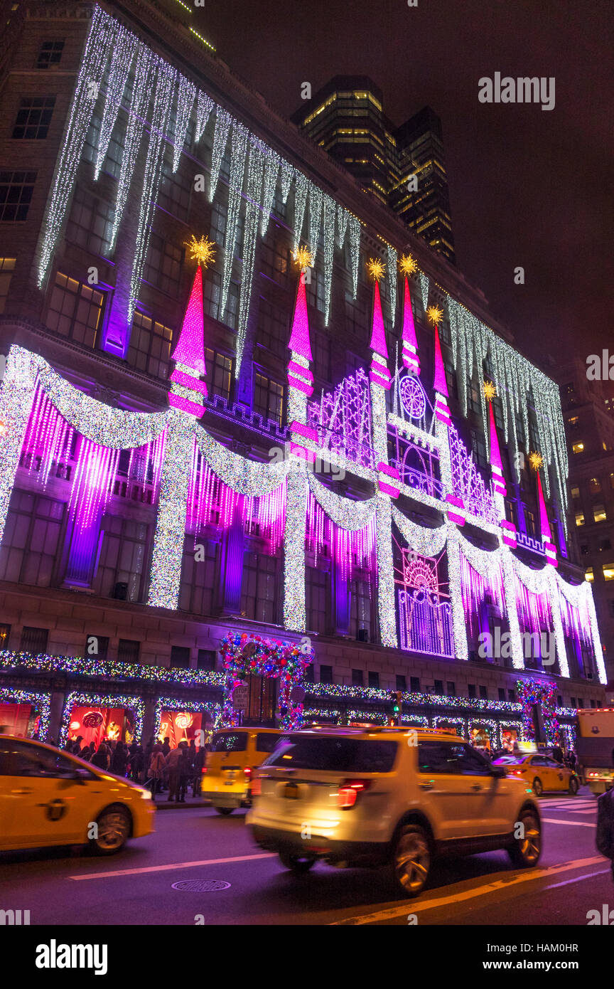 Fifth Avenue Christmas Decorations 2022 - Lyssy in the City