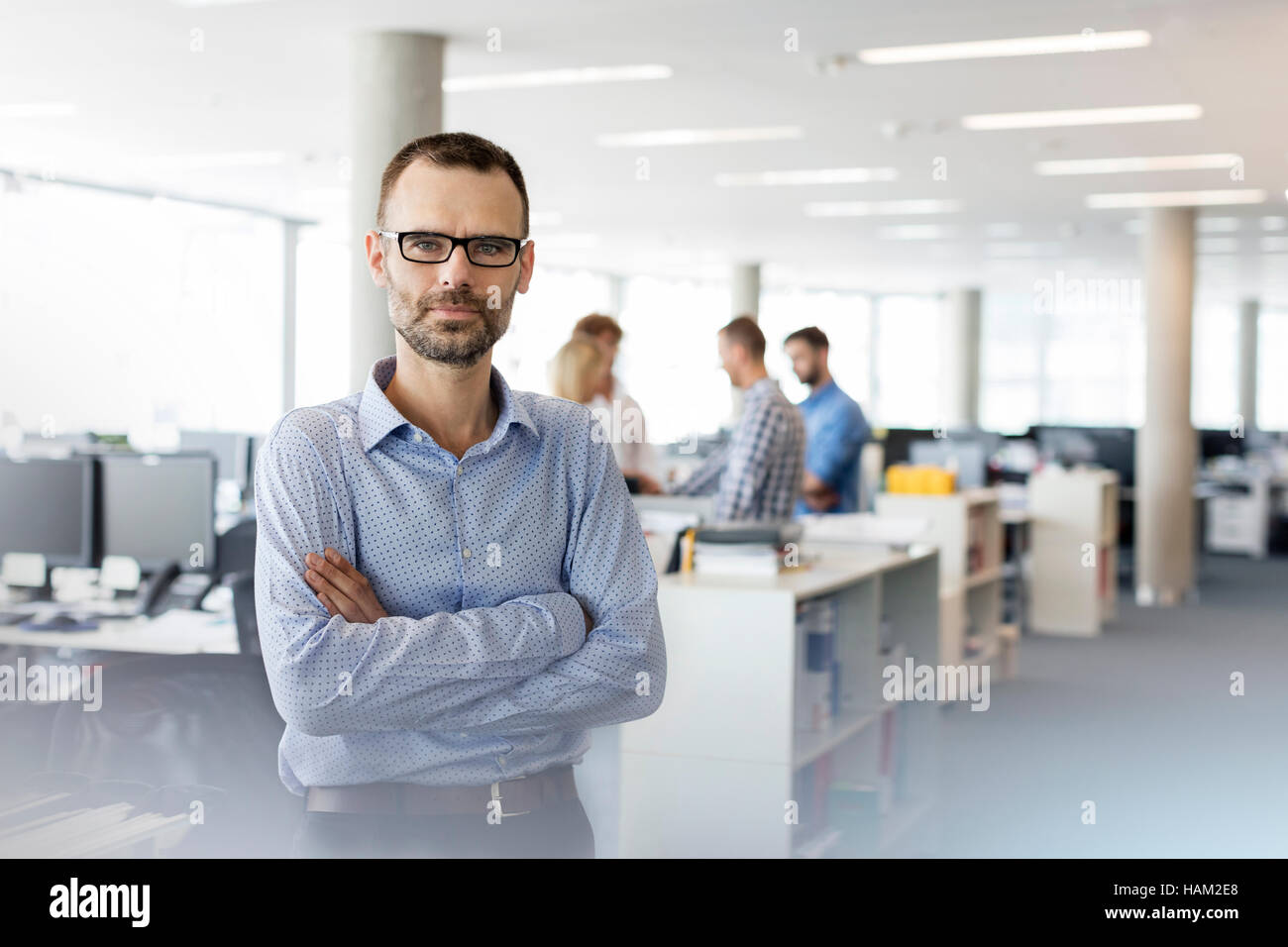 Portrait serious businessman with arms crossed in office Stock Photo ...
