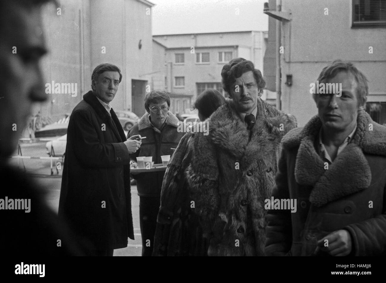Mittags auf dem Roten Platz, Fernsehfilm, Deutschland 1978, Regisseur Dieter Wedel (Pelzmantel), Darsteller: Claus Theo Gärtner (rechts) Stock Photo