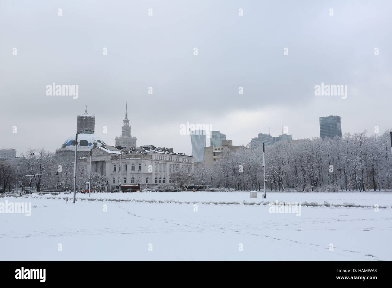 Warsaw, Poland. 2nd Dec, 2016. Poland weather: snow and clouds at freezing  temperature in Warsaw City on December, 2nd 2016 in Warsaw, Poland. Credit:  Madeleine Ratz/Alamy Live News Stock Photo - Alamy