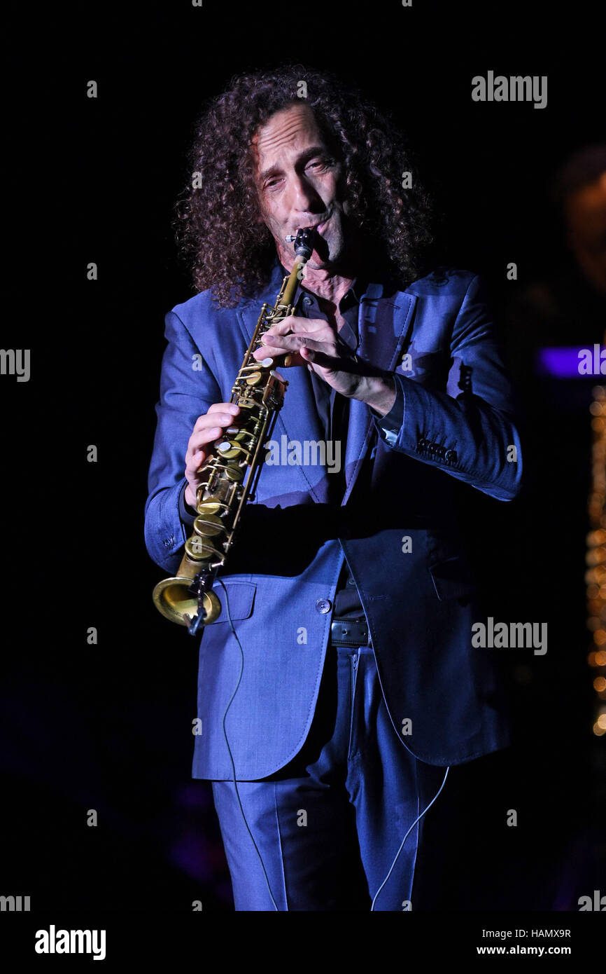 Kenny g saxophone stage alto hi-res stock photography and images - Alamy