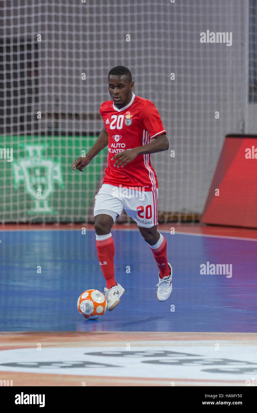 Lisbon, Portugal. 1st December, 2016. Benfica's winger from Portugal Re (20) in action during the game SL Benfica v CF Os Belenenses Credit:  Alexandre de Sousa/Alamy Live News Stock Photo