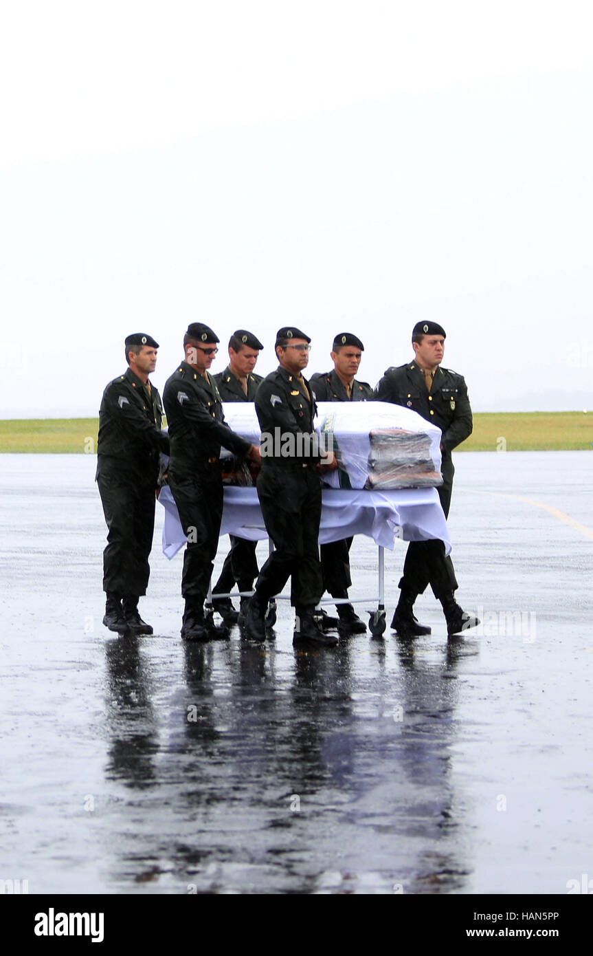 Chapeco, Brazil. 3rd Dec, 2016. Soldiers carry the coffin of a member of Brazilian soccer team Chapecoense who died in a plane crash, at Chapeco Airport, in Chapeco, Brazil, on Dec. 3, 2016. Credit:  Rahel Patrasso/Xinhua/Alamy Live News Stock Photo