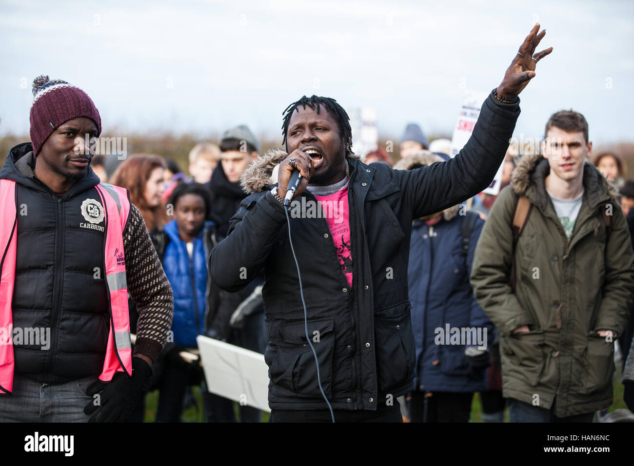 Milton Ernest, UK. 3rd Dec, 2016. Movement for Justice organisers address anti-immigration detention campaigners outside Yarl's Wood Immigration Removal Centre. Credit:  Mark Kerrison/Alamy Live News Stock Photo