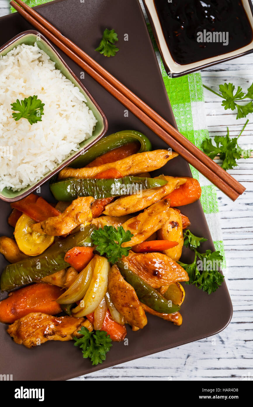 Chicken and Vegetable Asian Stir-Fry Stock Photo - Alamy